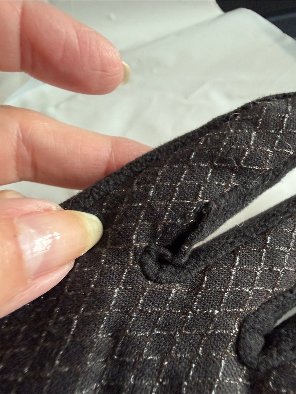 isotoner Black and White Women's Winter Gloves - Picture 3 of 3